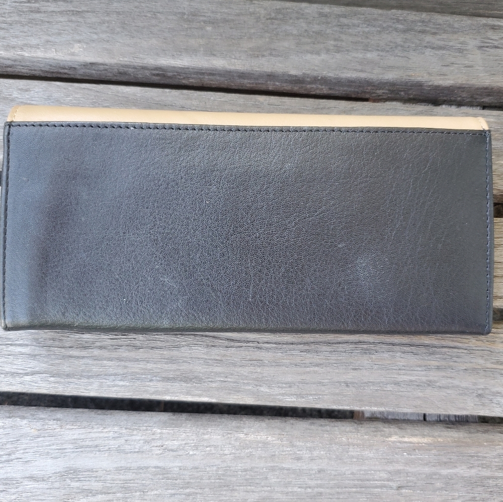 Clathas wallet Leather Beige/Black NWOT Quiet Luxery - Picture 3 of 8